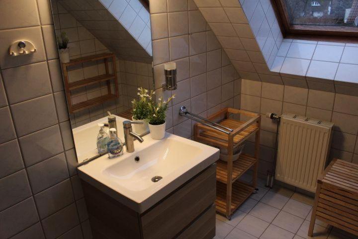 Ferienwohnung Nils Holgerson mit Balkon zwischen Strand, Wald&Wiese im Südosten der Insel Rügen! Gustow  Exterior foto