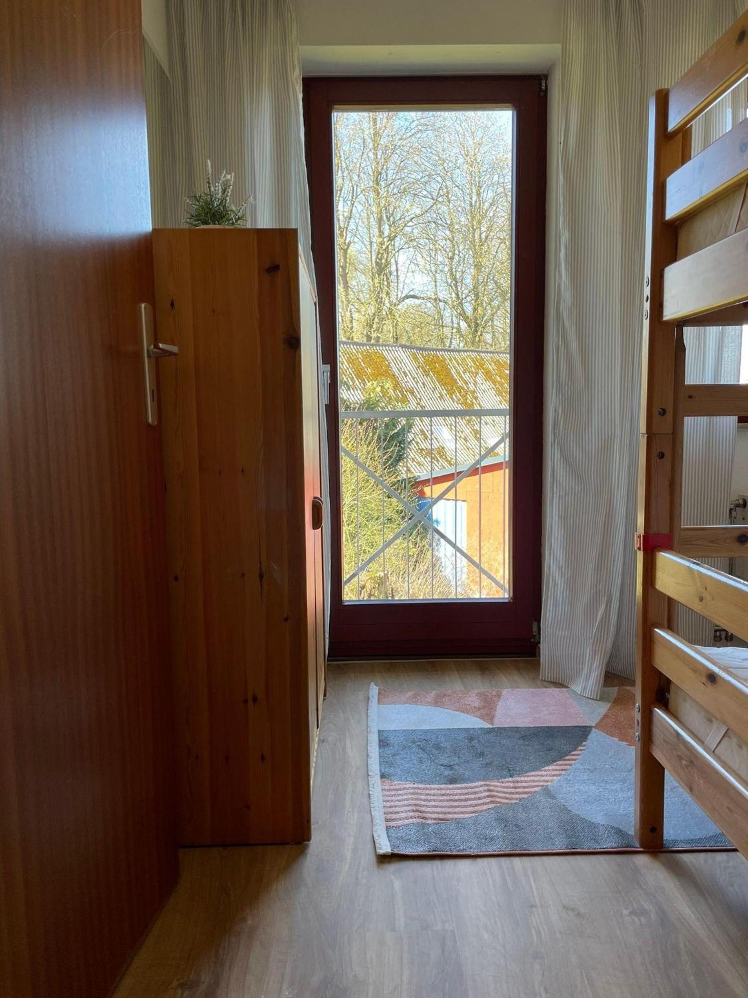 Ferienwohnung Nils Holgerson mit Balkon zwischen Strand, Wald&Wiese im Südosten der Insel Rügen! Gustow  Exterior foto